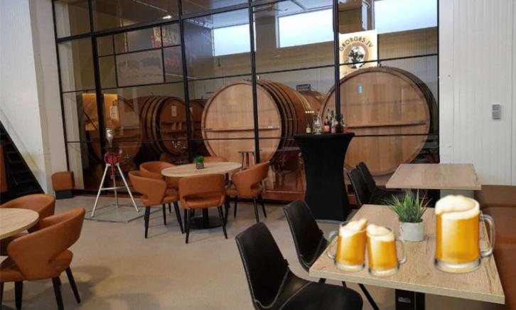 Deca brouwerij proeflokaal Deca brouwerij proeflokaal met foeders op de achtergrond